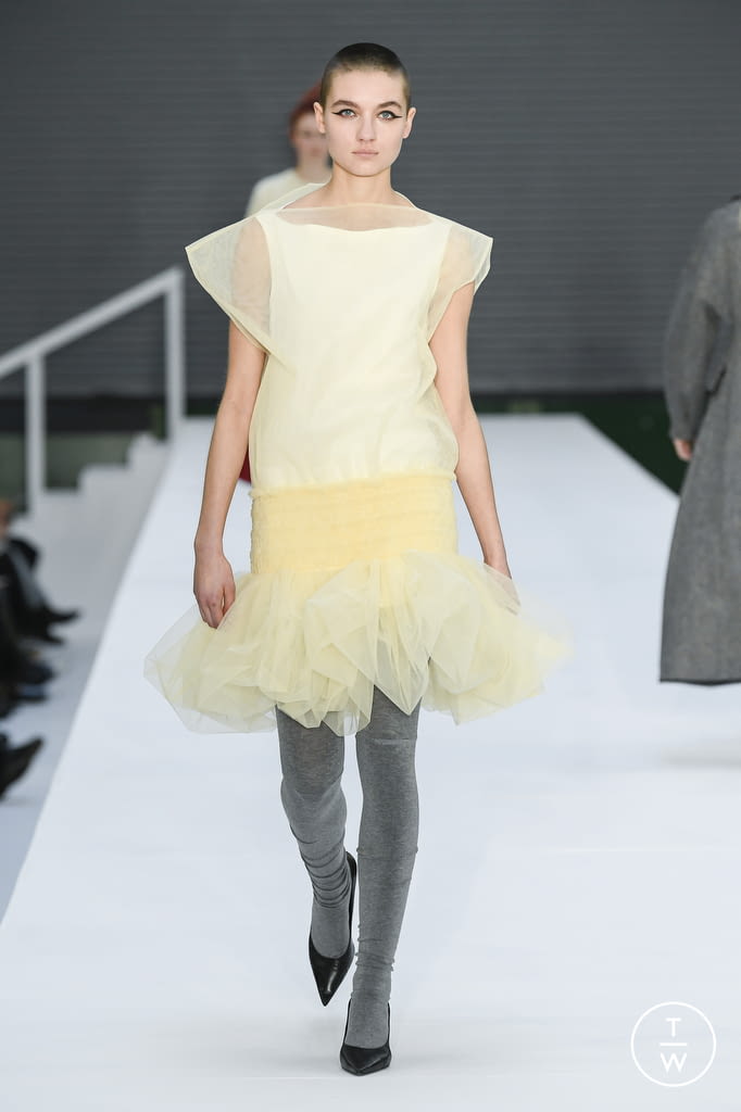 Fashion Week London Fall/Winter 2022 look 14 from the Molly Goddard collection 女装