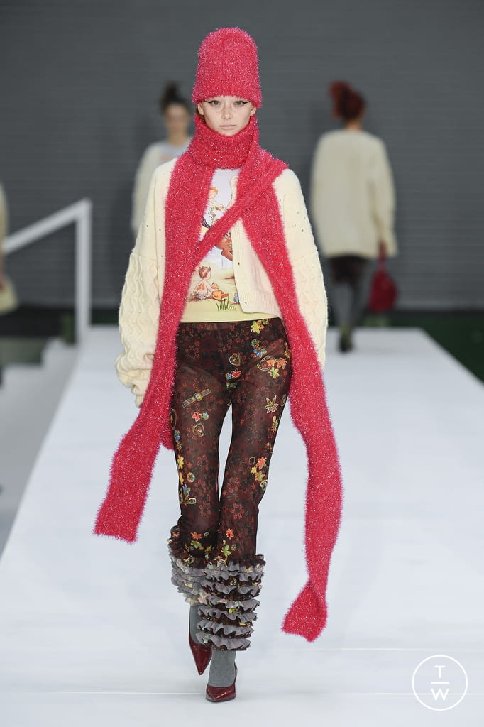 Fashion Week London Fall/Winter 2022 look 17 from the Molly Goddard collection womenswear