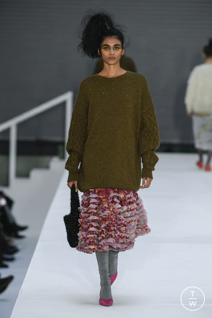 Fashion Week London Fall/Winter 2022 look 20 from the Molly Goddard collection womenswear