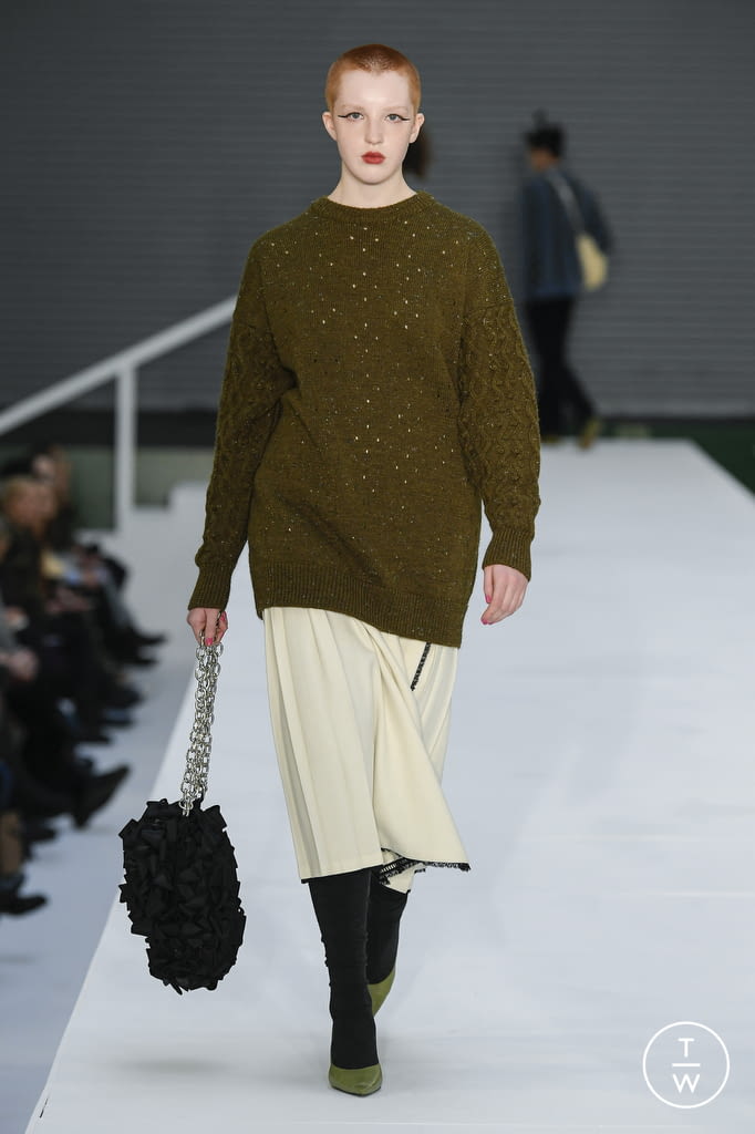 Fashion Week London Fall/Winter 2022 look 21 from the Molly Goddard collection 女装