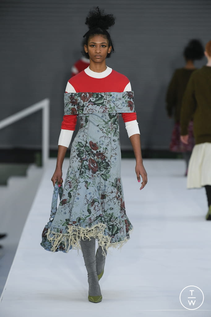 Fashion Week London Fall/Winter 2022 look 23 from the Molly Goddard collection womenswear