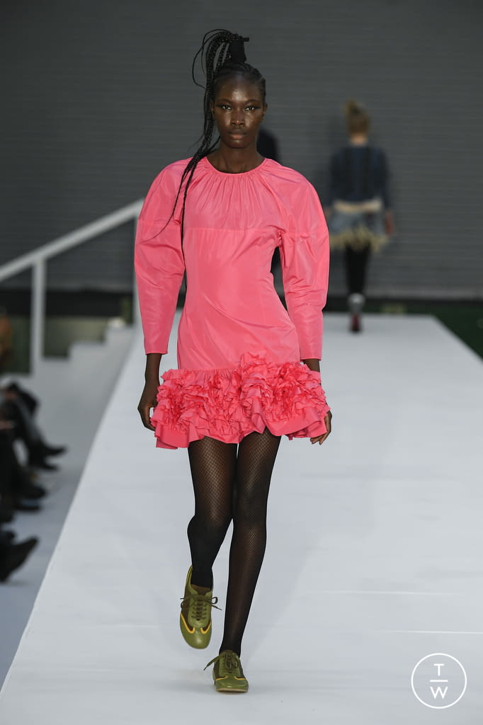 Fashion Week London Fall/Winter 2022 look 28 de la collection Molly Goddard womenswear