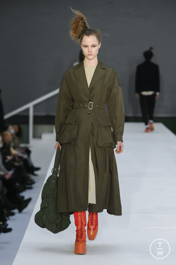 Fashion Week London Fall/Winter 2022 look 32 from the Molly Goddard collection womenswear