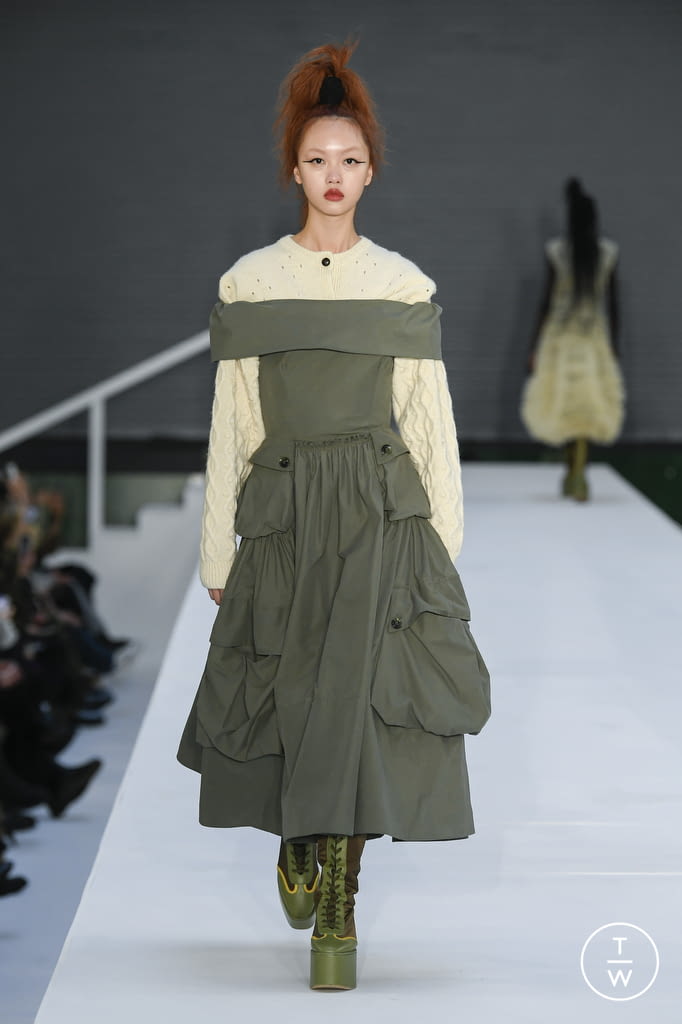 Fashion Week London Fall/Winter 2022 look 35 from the Molly Goddard collection womenswear