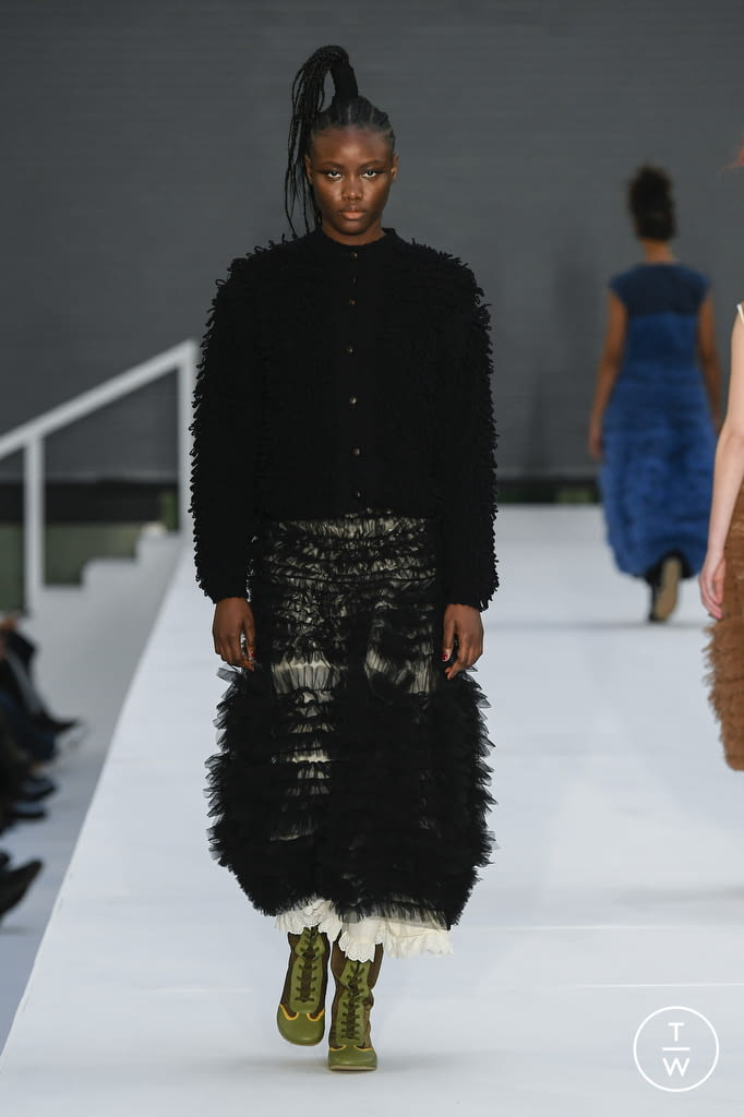 Fashion Week London Fall/Winter 2022 look 38 from the Molly Goddard collection womenswear