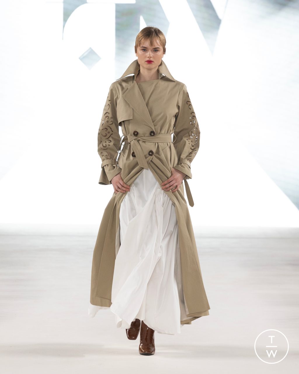 Fashion Week Paris Spring/Summer 2025 look 3 de la collection Mona Alshebil - Saudi 100 womenswear