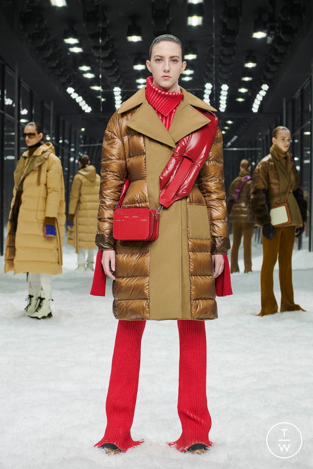 Fashion Week Milan Fall/Winter 2019 look 38 from the Moncler Genius collection 女装