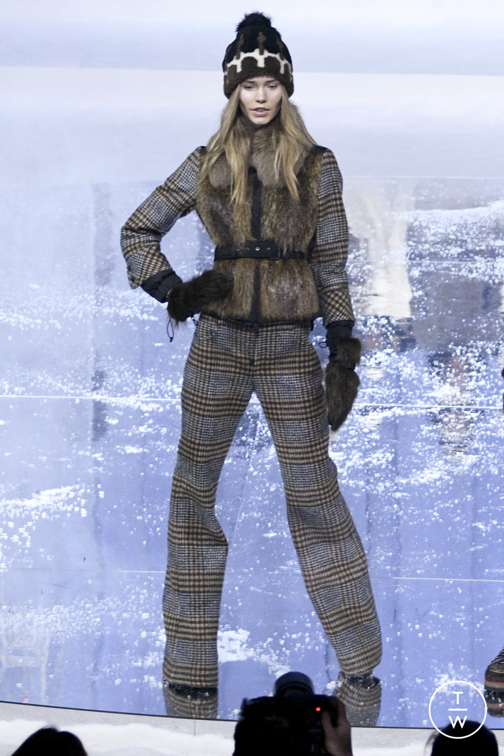 Fashion Week New York Fall/Winter 2017 look 1 from the 3 Moncler Grenoble collection womenswear