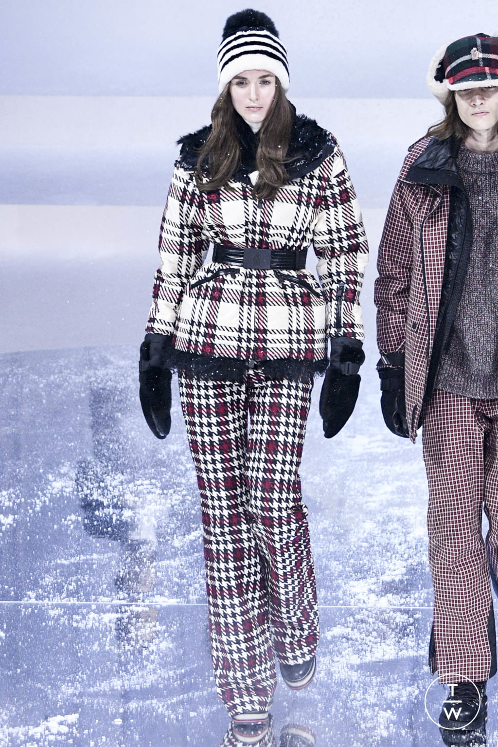 Fashion Week New York Fall/Winter 2017 look 19 from the 3 Moncler Grenoble collection 女装