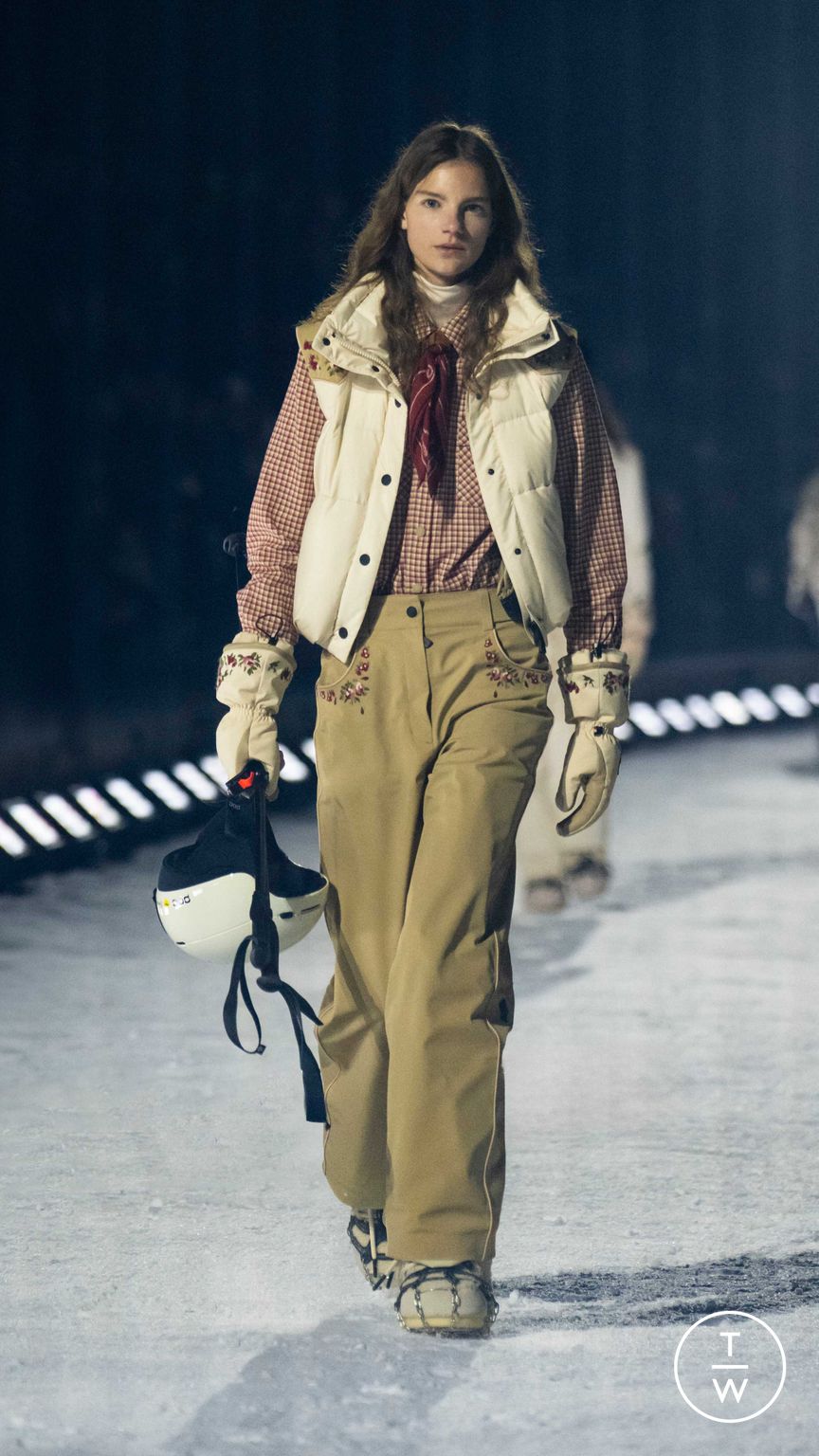 Fashion Week Milan Fall/Winter 2026 look 22 from the Moncler collection menswear