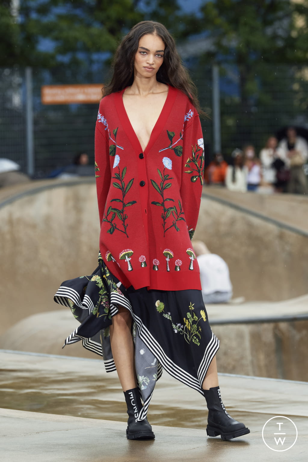 Fashion Week New York Resort 2022 look 18 from the Monse collection 女装