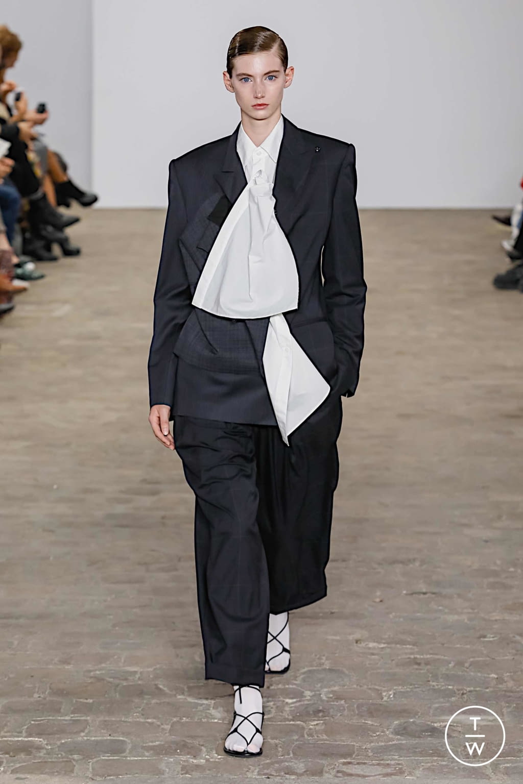 Fashion Week Paris Spring/Summer 2020 look 1 from the MOOHONG collection womenswear