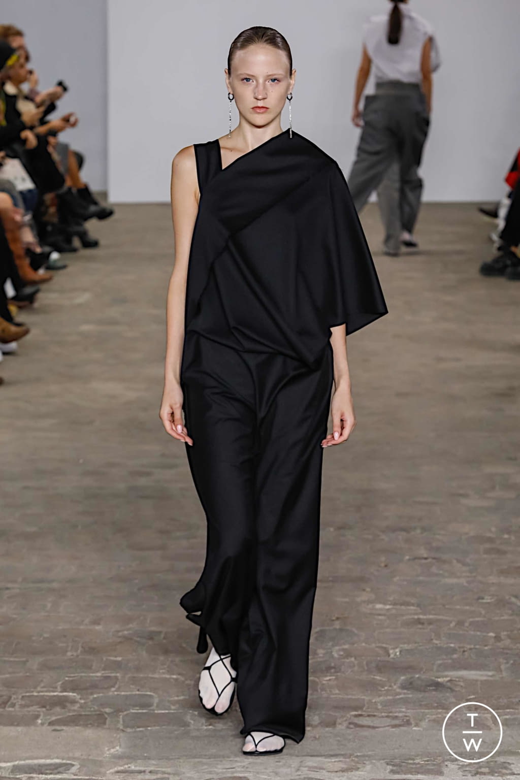 Fashion Week Paris Spring/Summer 2020 look 14 from the MOOHONG collection womenswear