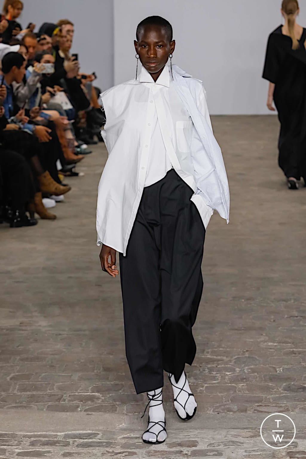 Fashion Week Paris Spring/Summer 2020 look 15 from the MOOHONG collection womenswear