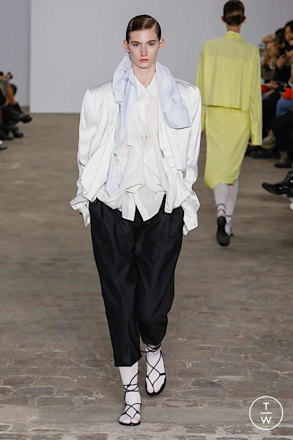 Fashion Week Paris Spring/Summer 2020 look 17 from the MOOHONG collection womenswear