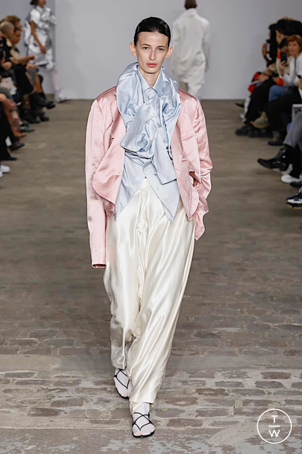 Fashion Week Paris Spring/Summer 2020 look 22 from the MOOHONG collection womenswear