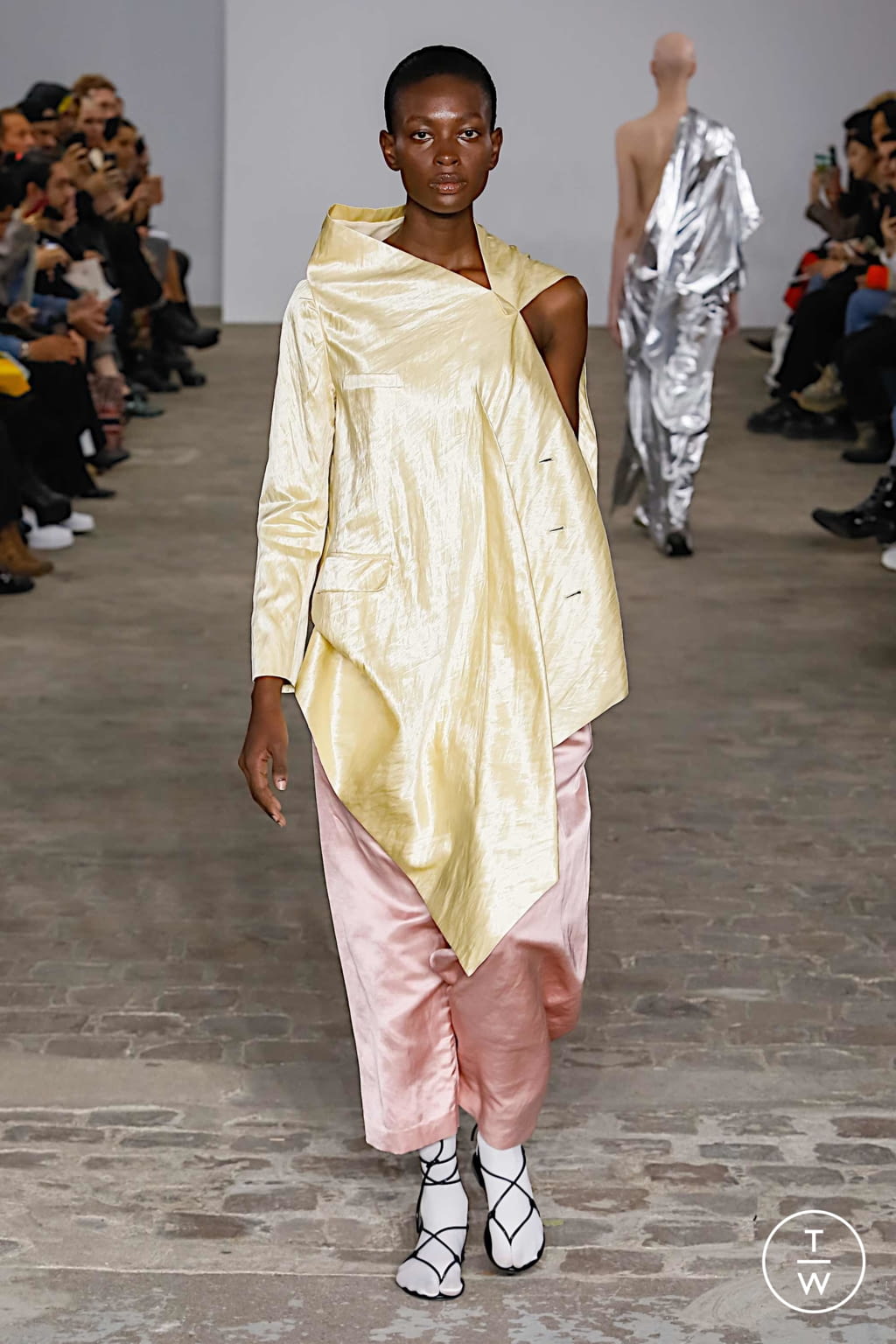 Fashion Week Paris Spring/Summer 2020 look 26 from the MOOHONG collection womenswear
