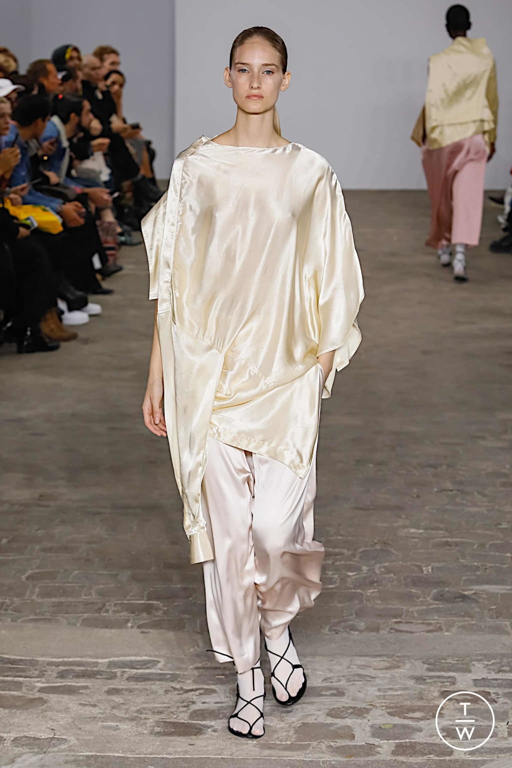 Fashion Week Paris Spring/Summer 2020 look 27 from the MOOHONG collection womenswear