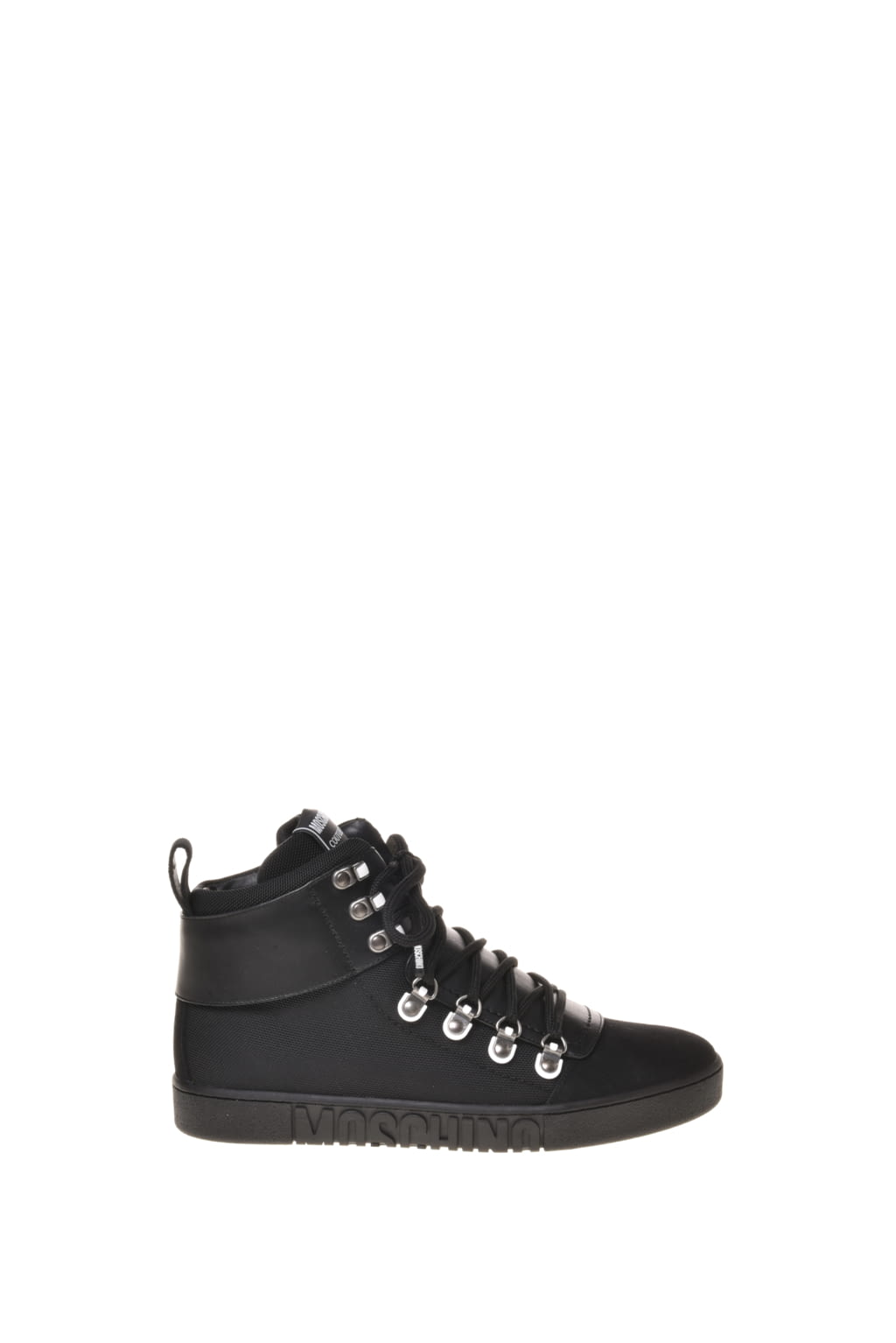 Fashion Week Milan Fall/Winter 2021 look 32 from the Moschino collection 男装配饰