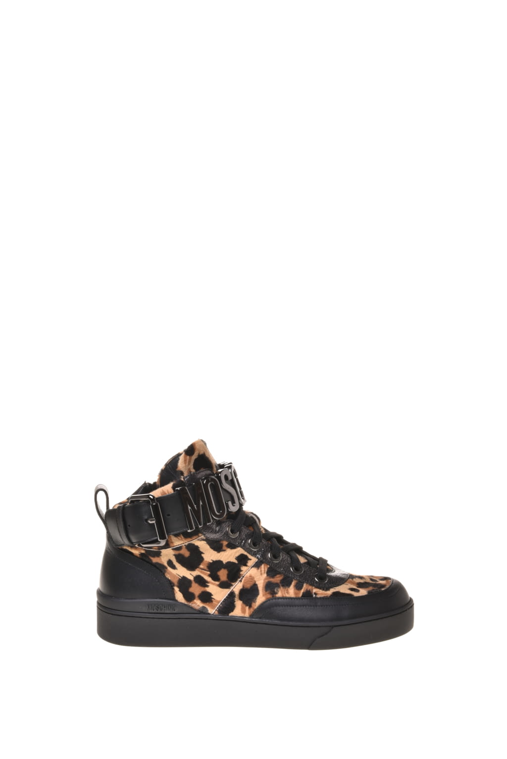 Fashion Week Milan Fall/Winter 2021 look 36 from the Moschino collection menswear accessories