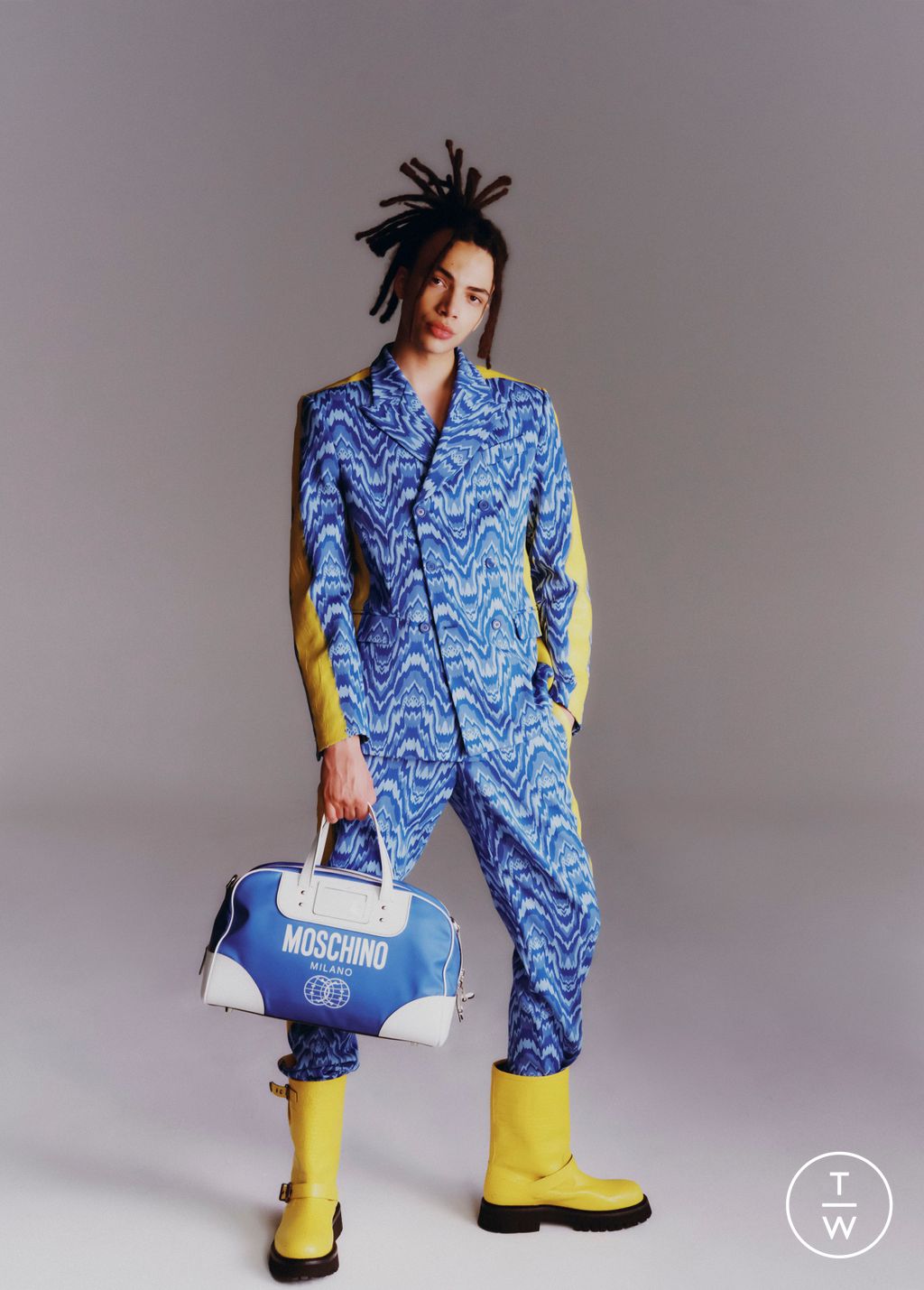 Fashion Week Milan Resort 2023 look 22 from the Moschino collection menswear