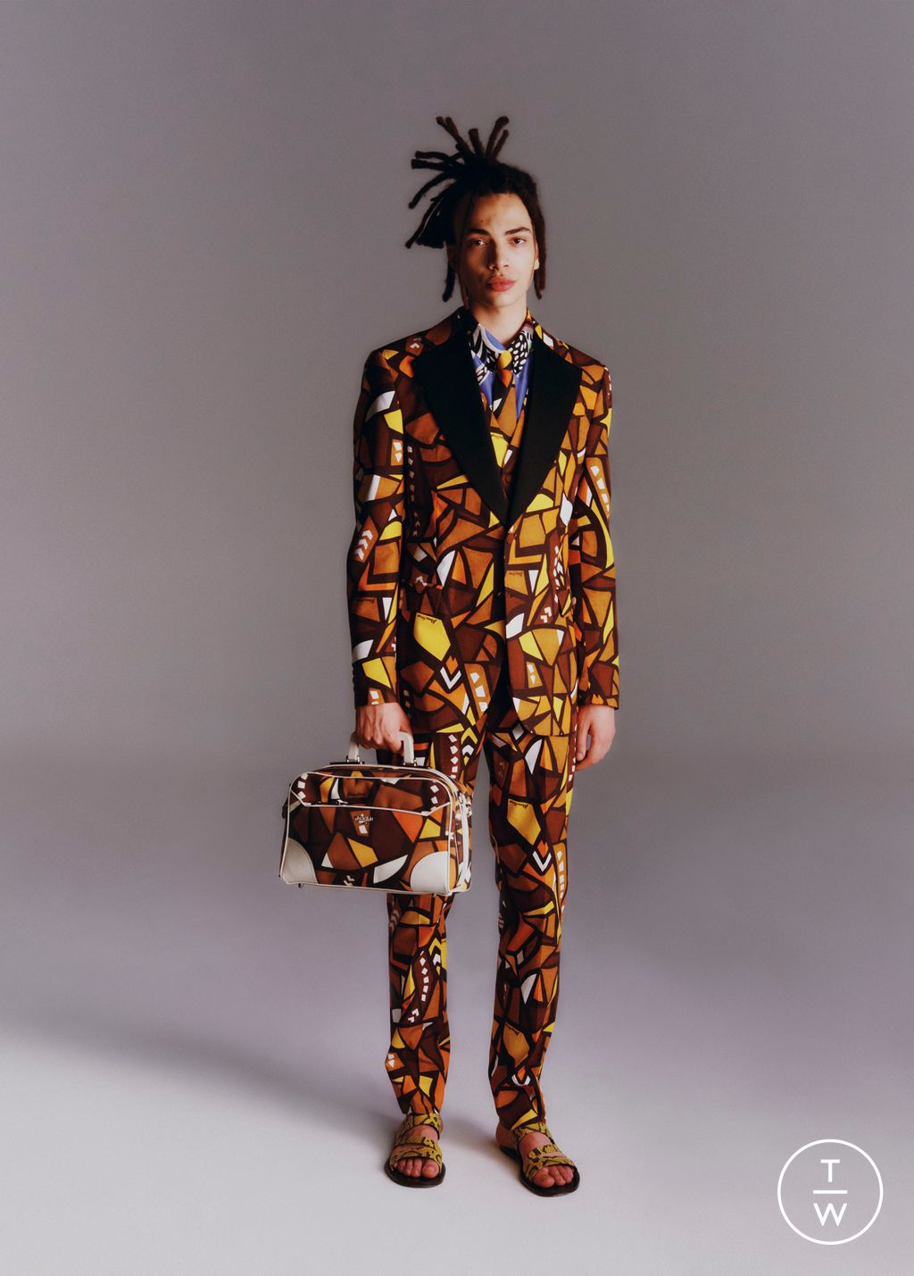 Fashion Week Milan Resort 2023 look 25 from the Moschino collection menswear