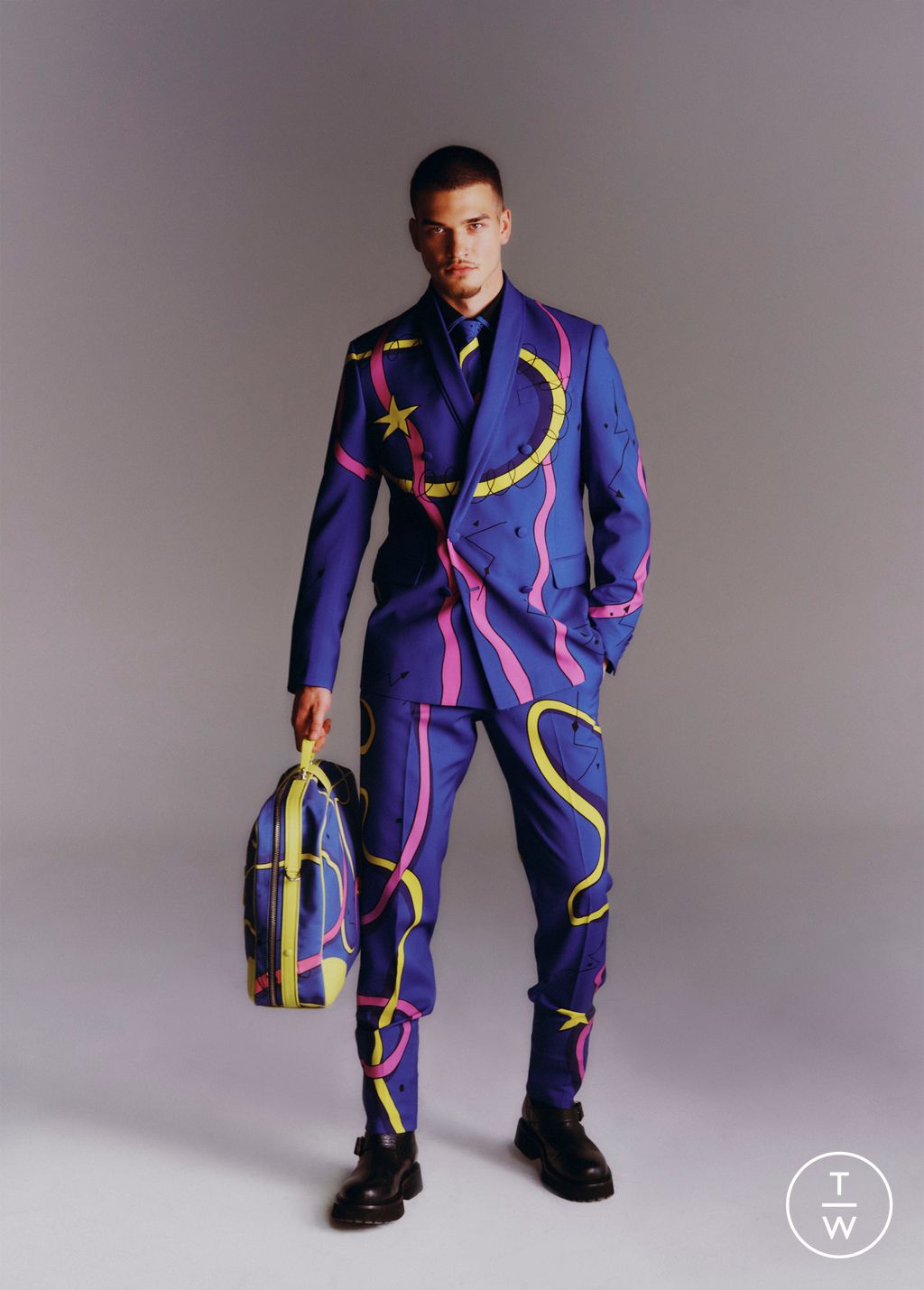 Fashion Week Milan Resort 2023 look 7 from the Moschino collection menswear