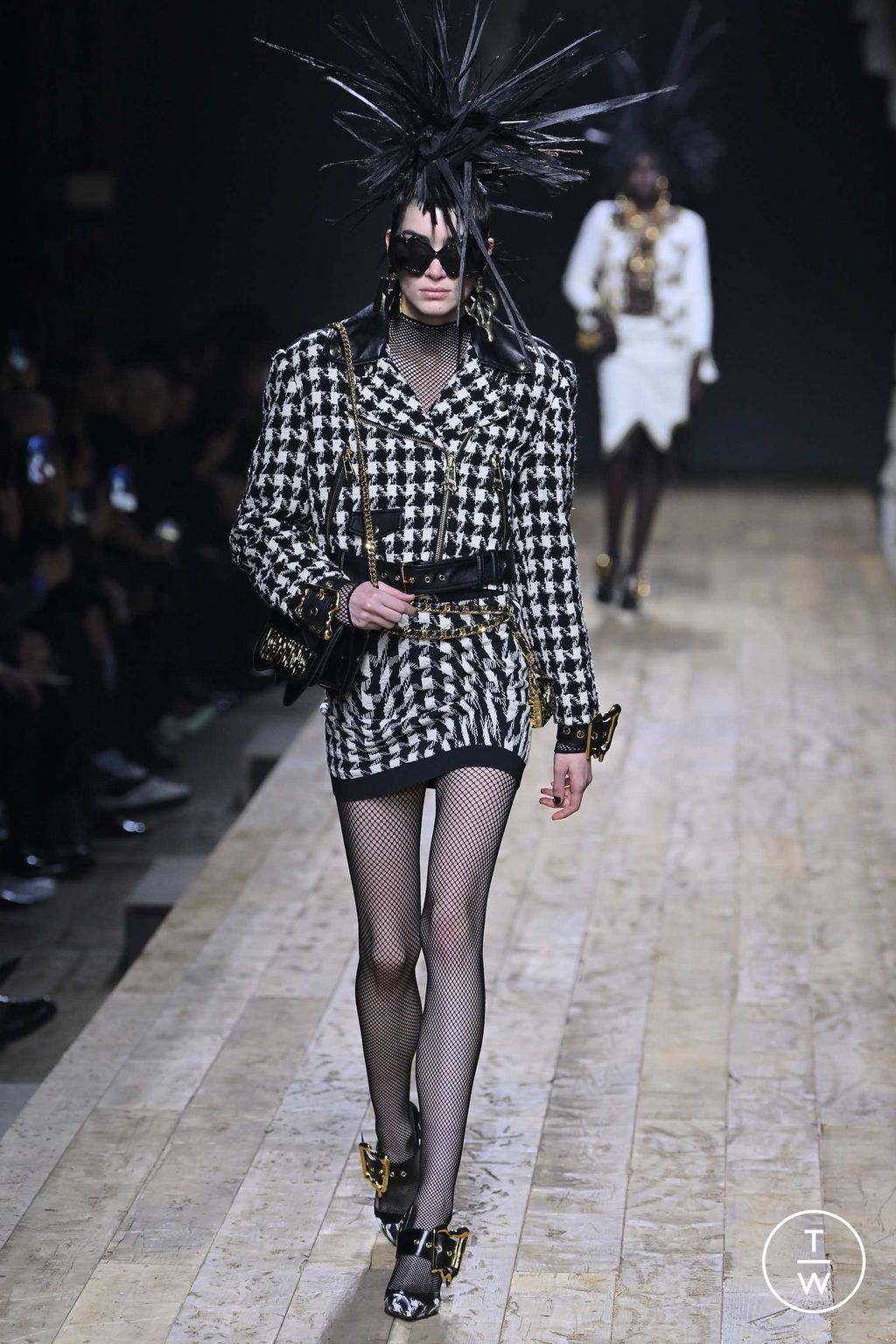 Fashion Week Milan Fall/Winter 2023 look 9 de la collection Moschino womenswear