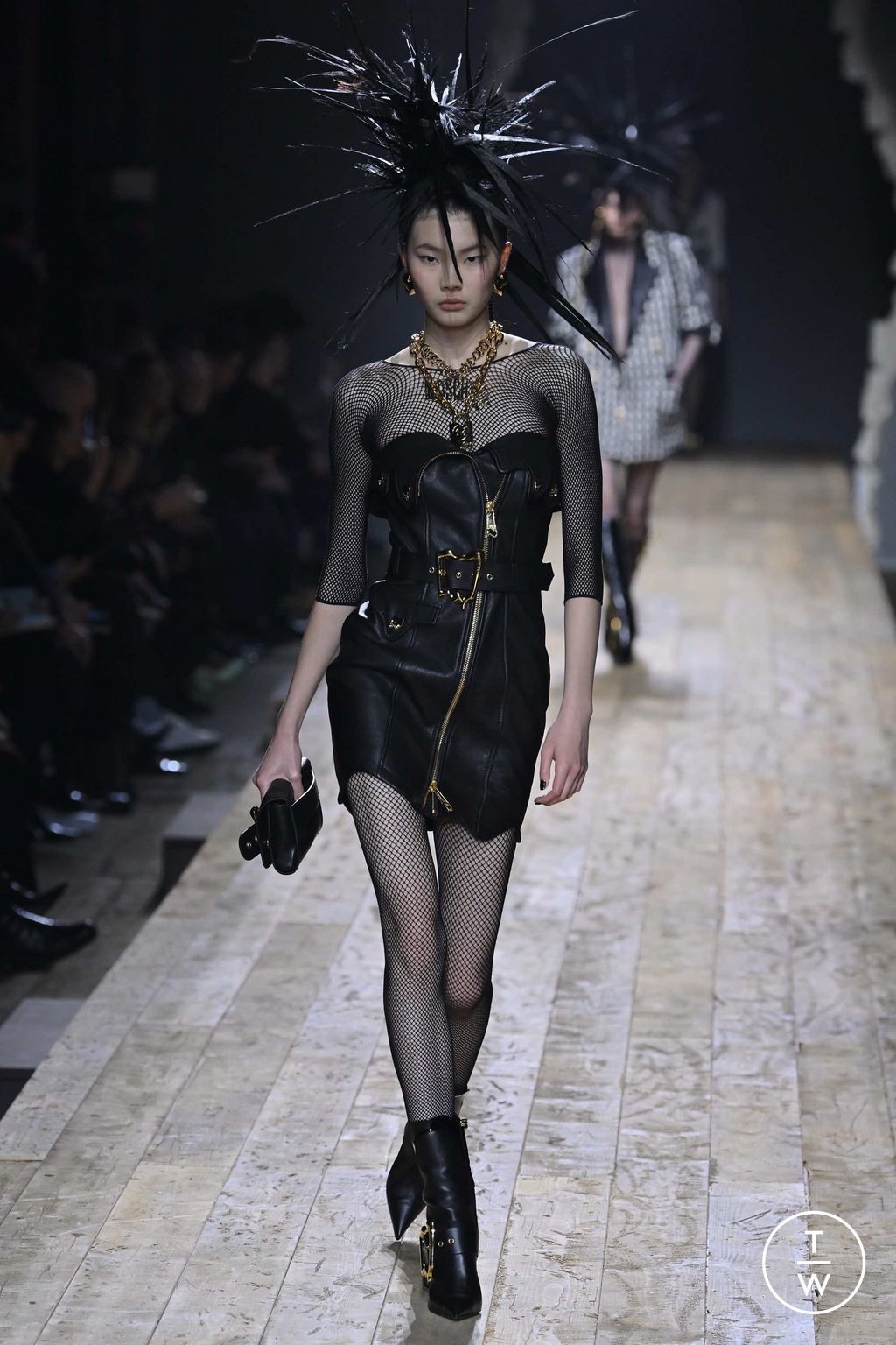 Fashion Week Milan Fall/Winter 2023 look 6 de la collection Moschino womenswear