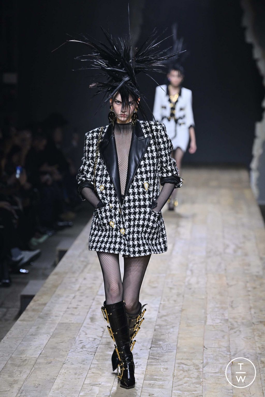 Fashion Week Milan Fall/Winter 2023 look 7 de la collection Moschino womenswear