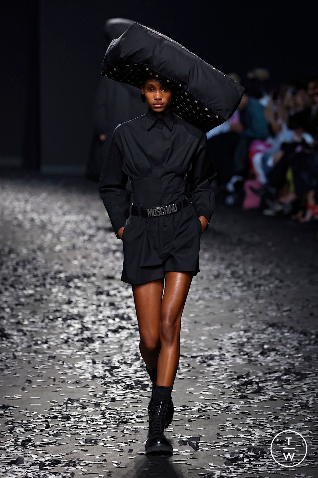 Fashion Week Milan Fall/Winter 2025 look 17 from the Moschino collection womenswear