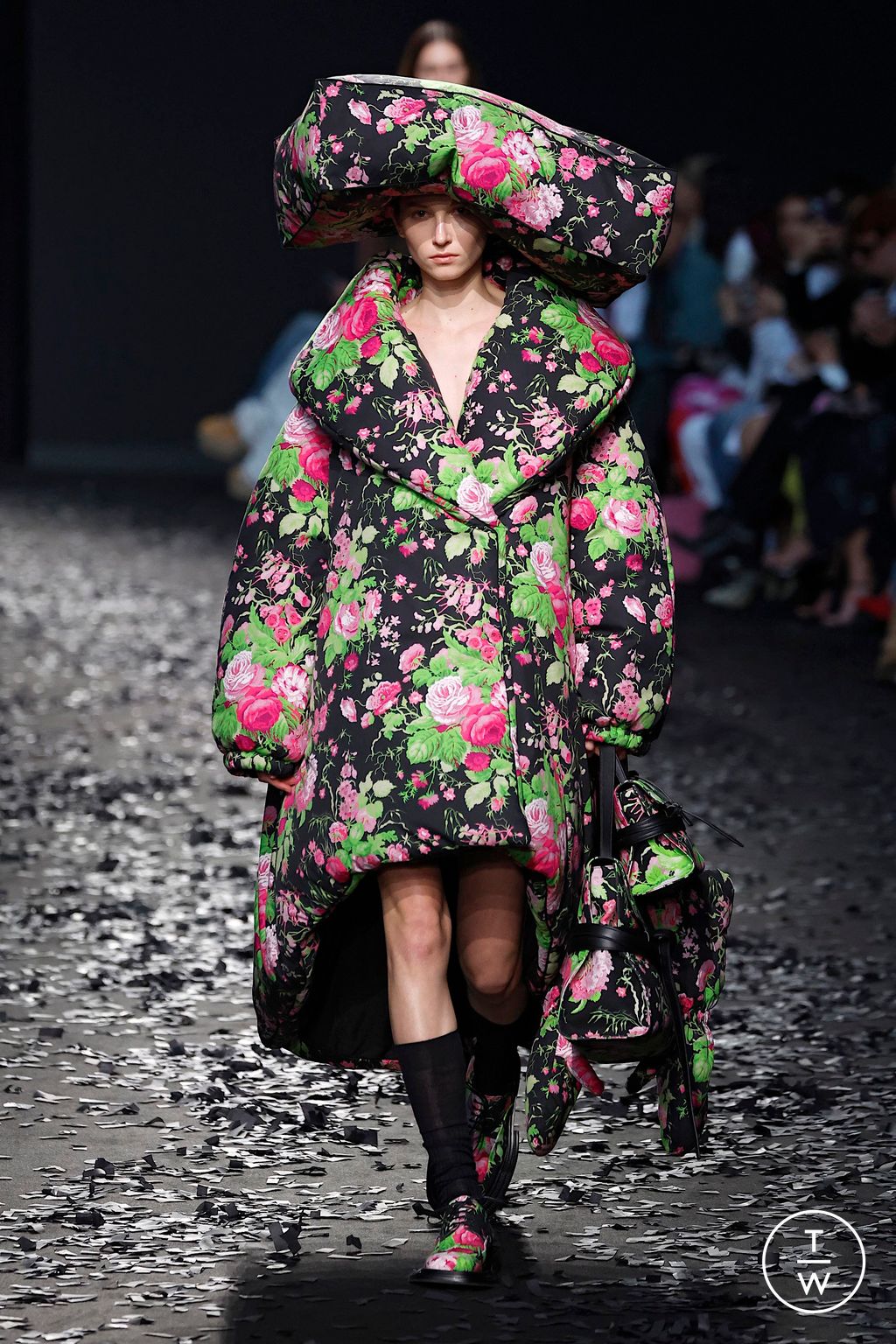 Fashion Week Milan Fall/Winter 2025 look 19 de la collection Moschino womenswear