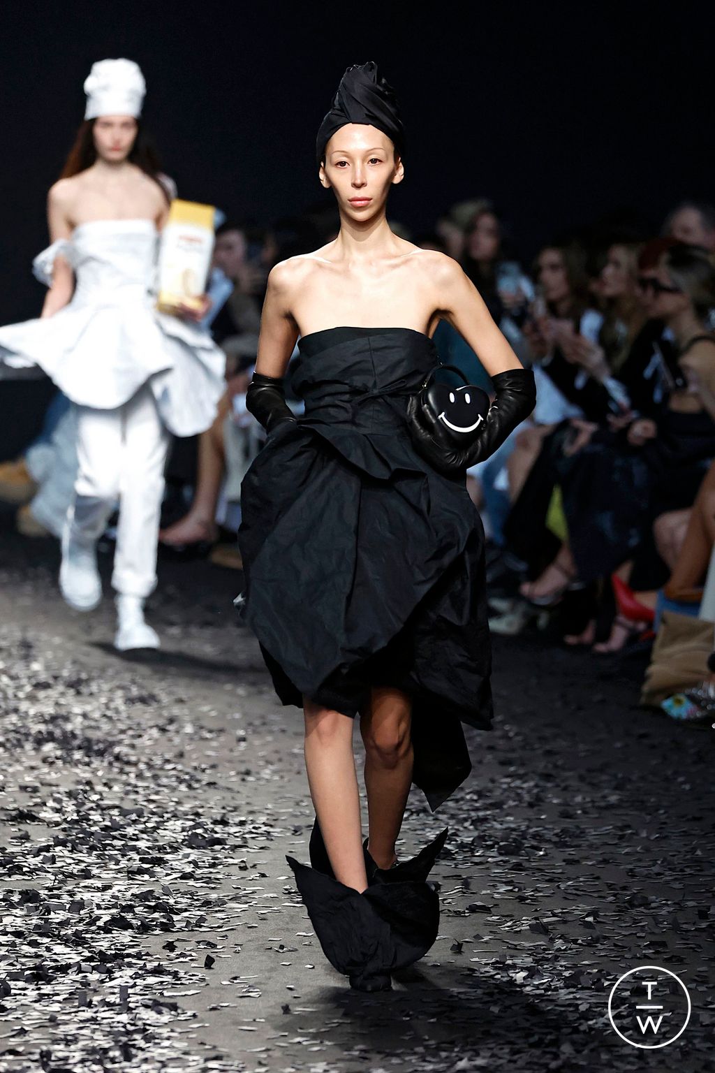 Fashion Week Milan Fall/Winter 2025 look 35 from the Moschino collection womenswear