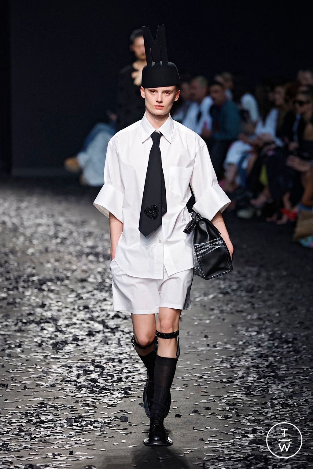 Fashion Week Milan Fall/Winter 2025 look 40 from the Moschino collection womenswear