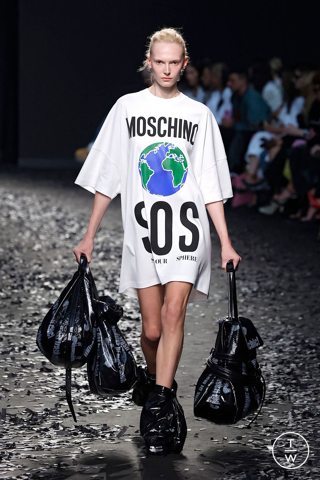 Fashion Week Milan Fall/Winter 2025 look 48 de la collection Moschino womenswear