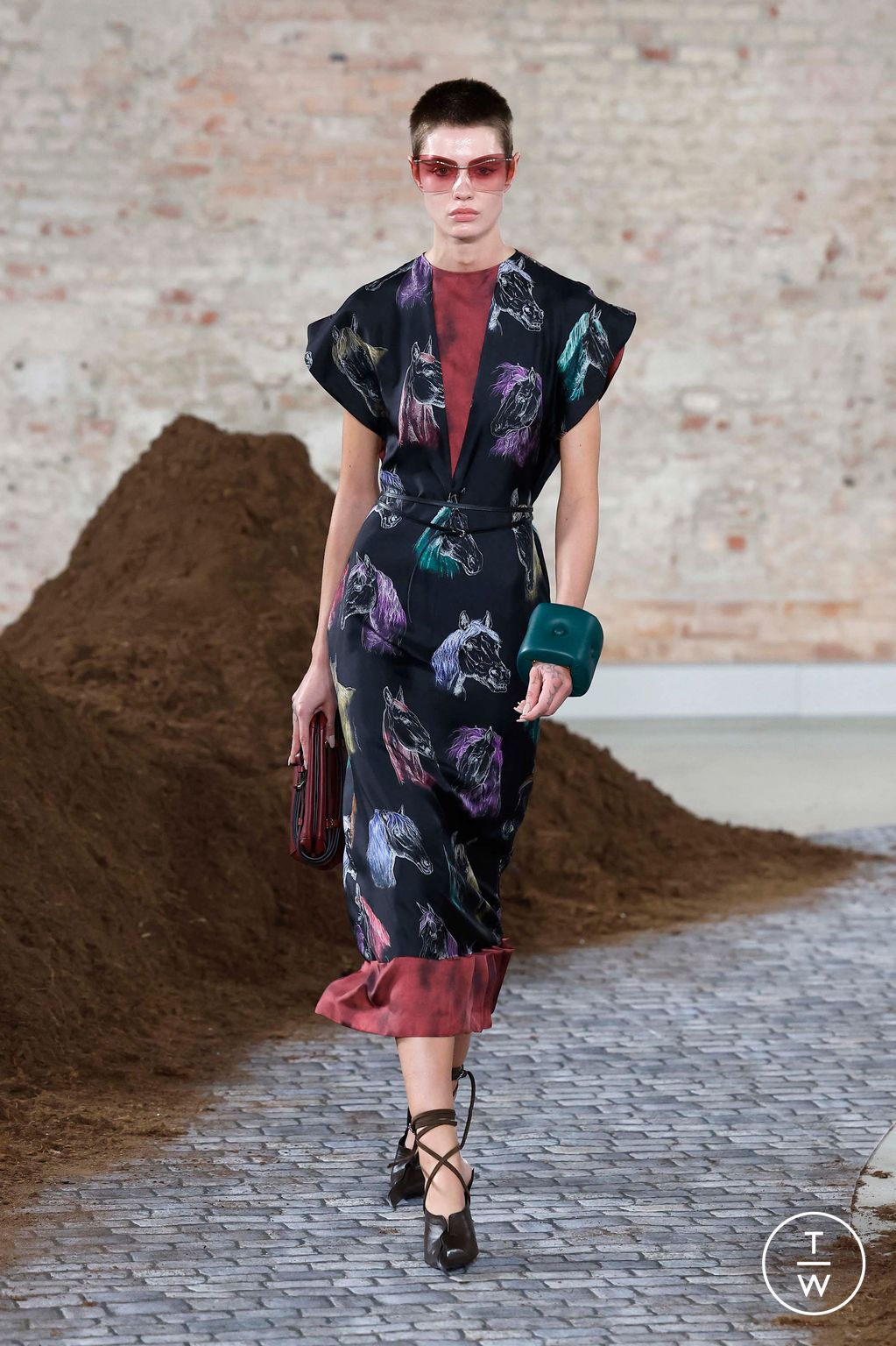 Fashion Week Milan Fall/Winter 2026 look 5 from the Moschino collection womenswear