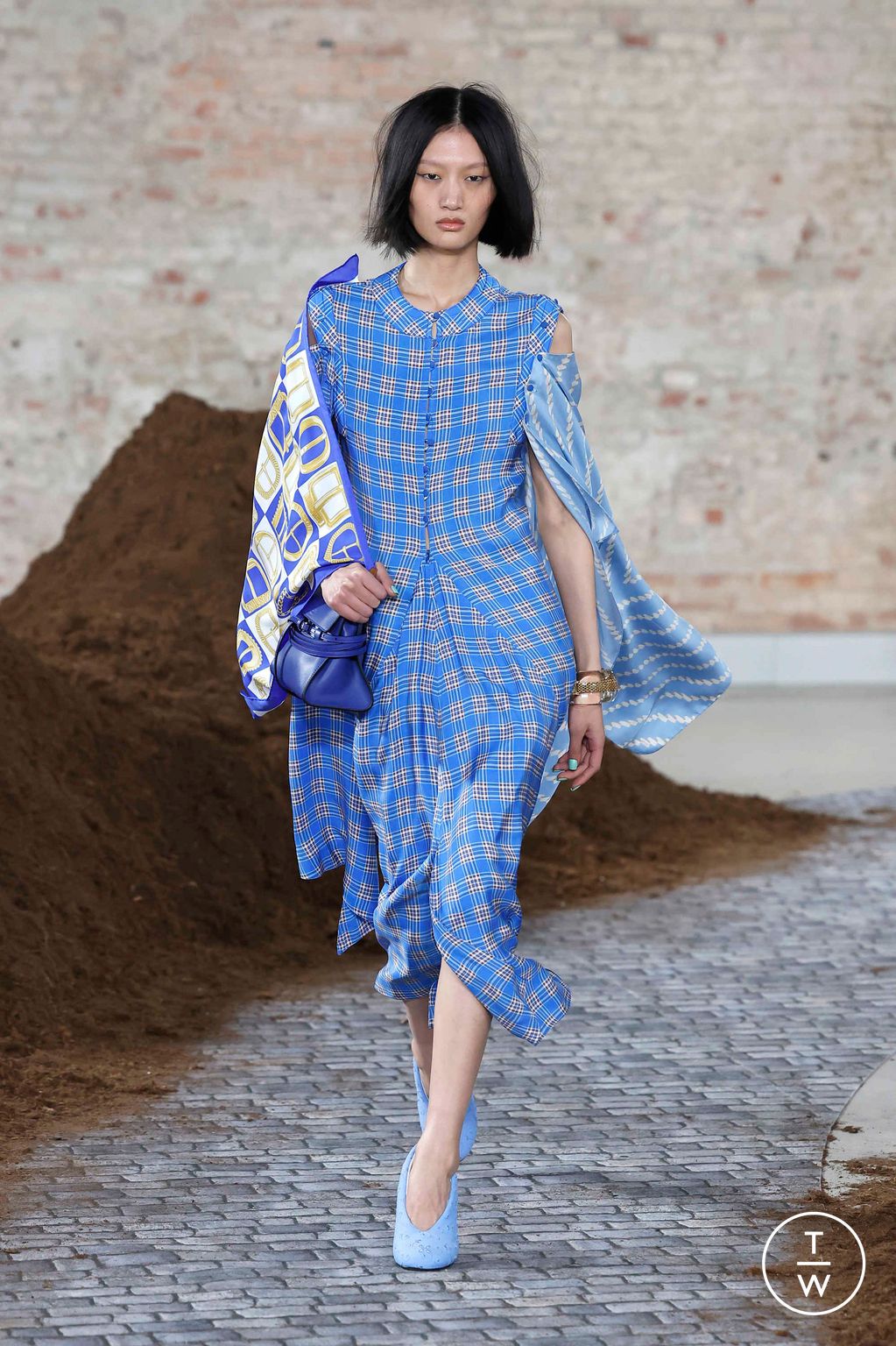 Fashion Week Milan Fall/Winter 2026 look 10 from the Moschino collection womenswear