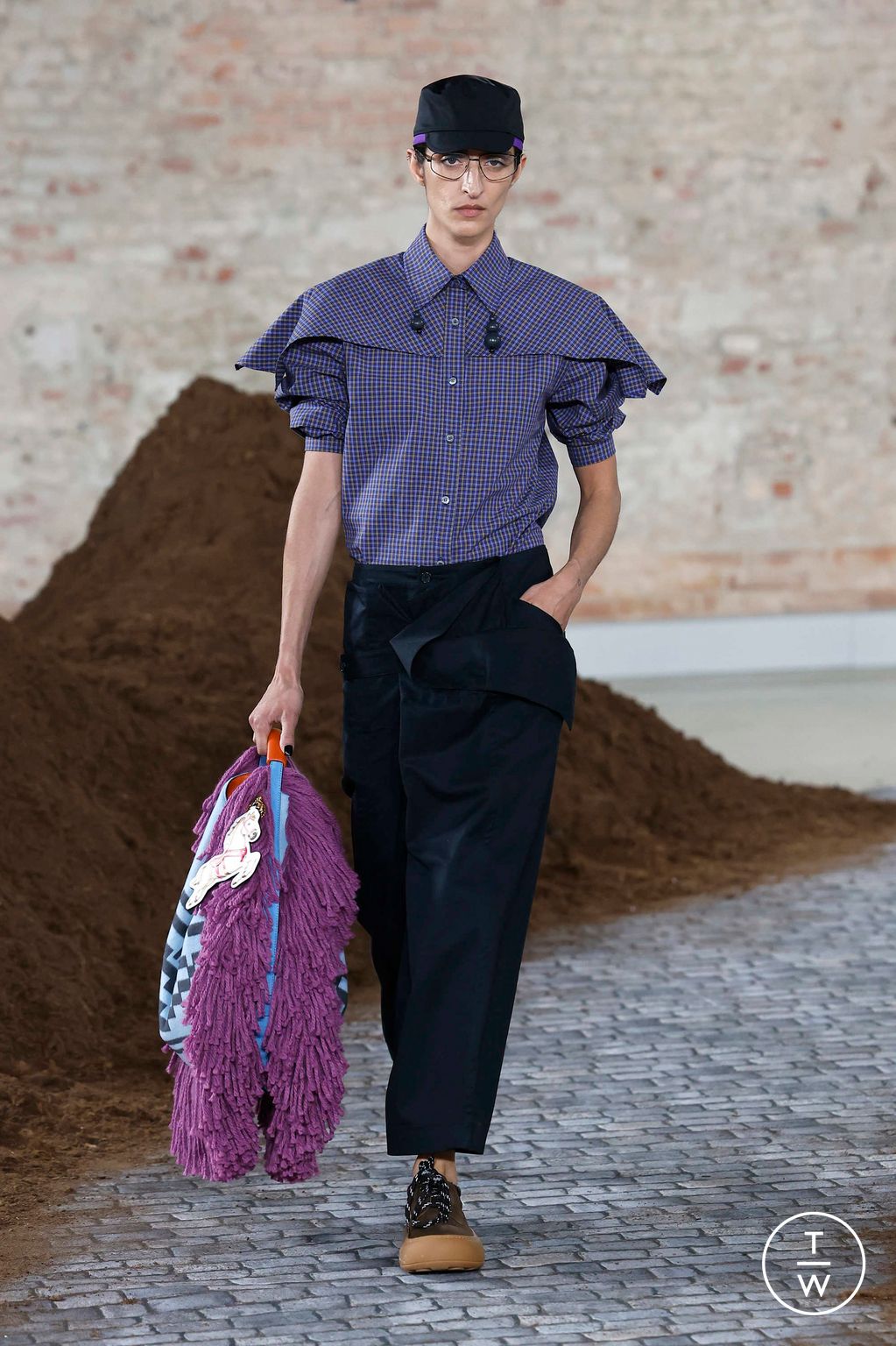 Fashion Week Milan Fall/Winter 2026 look 17 from the Moschino collection womenswear