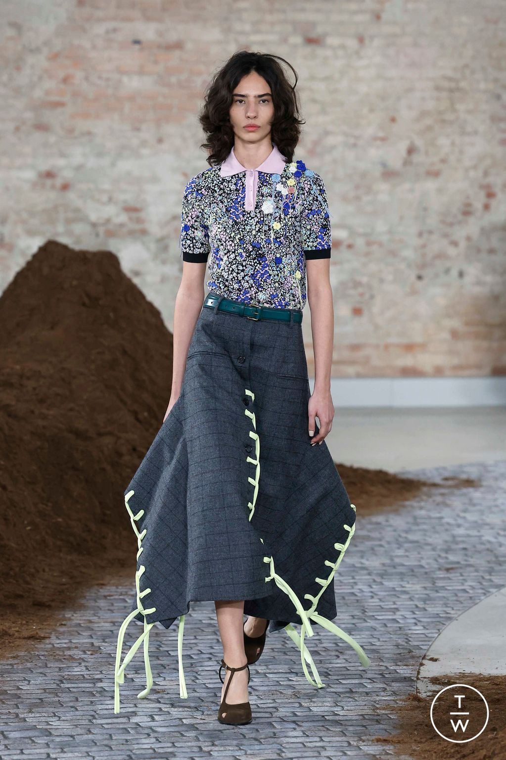 Fashion Week Milan Fall/Winter 2026 look 18 from the Moschino collection womenswear