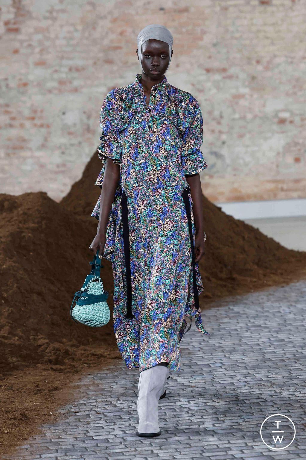 Fashion Week Milan Fall/Winter 2026 look 19 from the Moschino collection womenswear