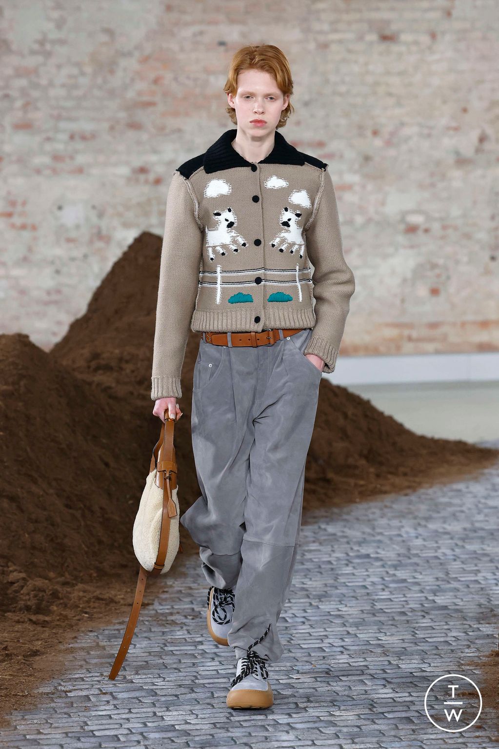 Fashion Week Milan Fall/Winter 2026 look 21 from the Moschino collection womenswear