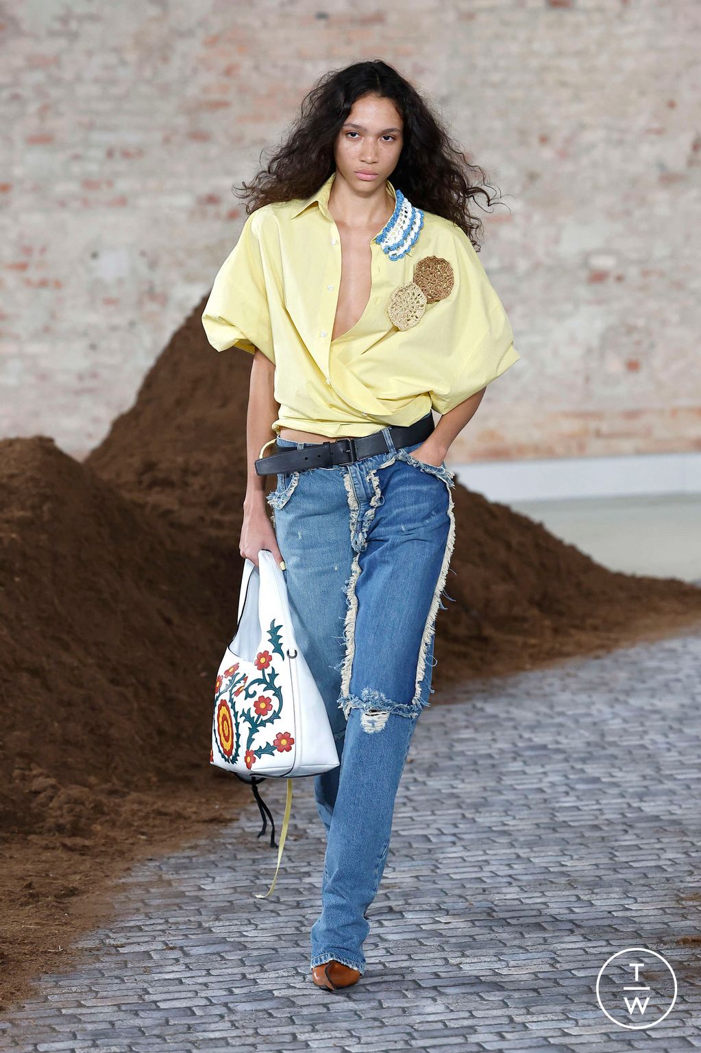 Fashion Week Milan Fall/Winter 2026 look 23 from the Moschino collection womenswear