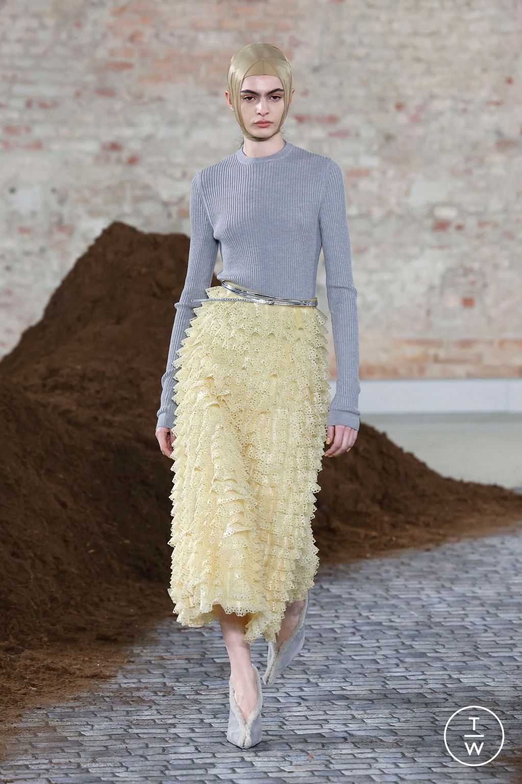 Fashion Week Milan Fall/Winter 2026 look 26 from the Moschino collection womenswear