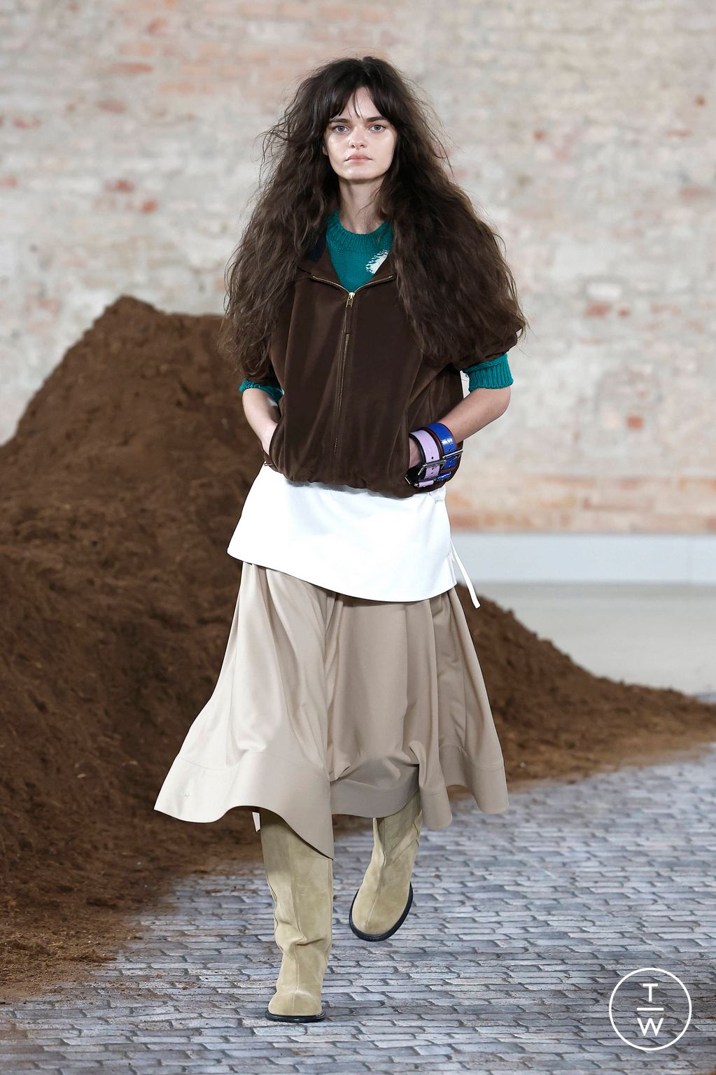 Fashion Week Milan Fall/Winter 2026 look 28 from the Moschino collection womenswear