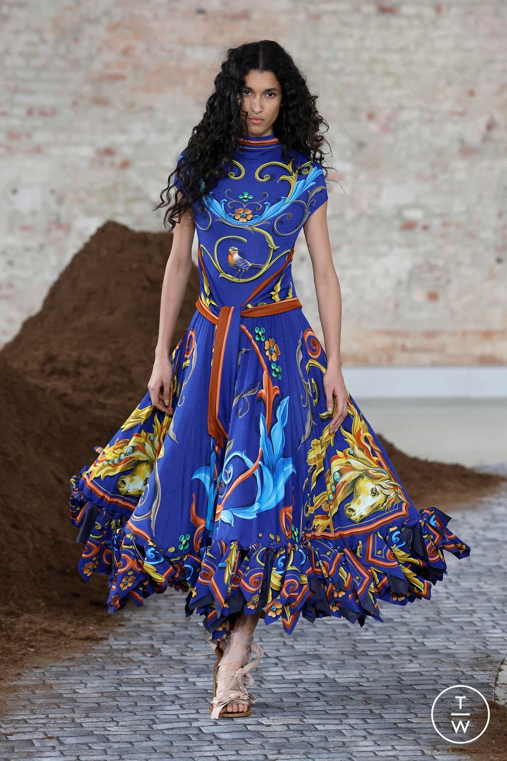 Fashion Week Milan Fall/Winter 2026 look 38 from the Moschino collection womenswear