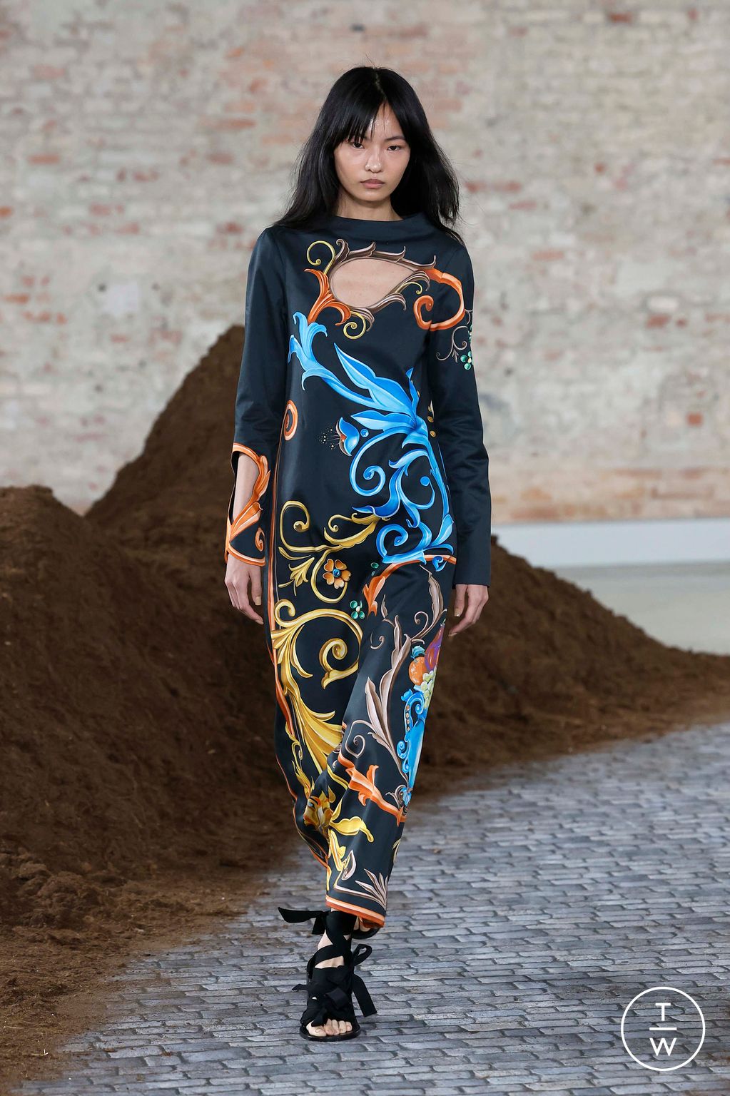 Fashion Week Milan Fall/Winter 2026 look 39 from the Moschino collection womenswear