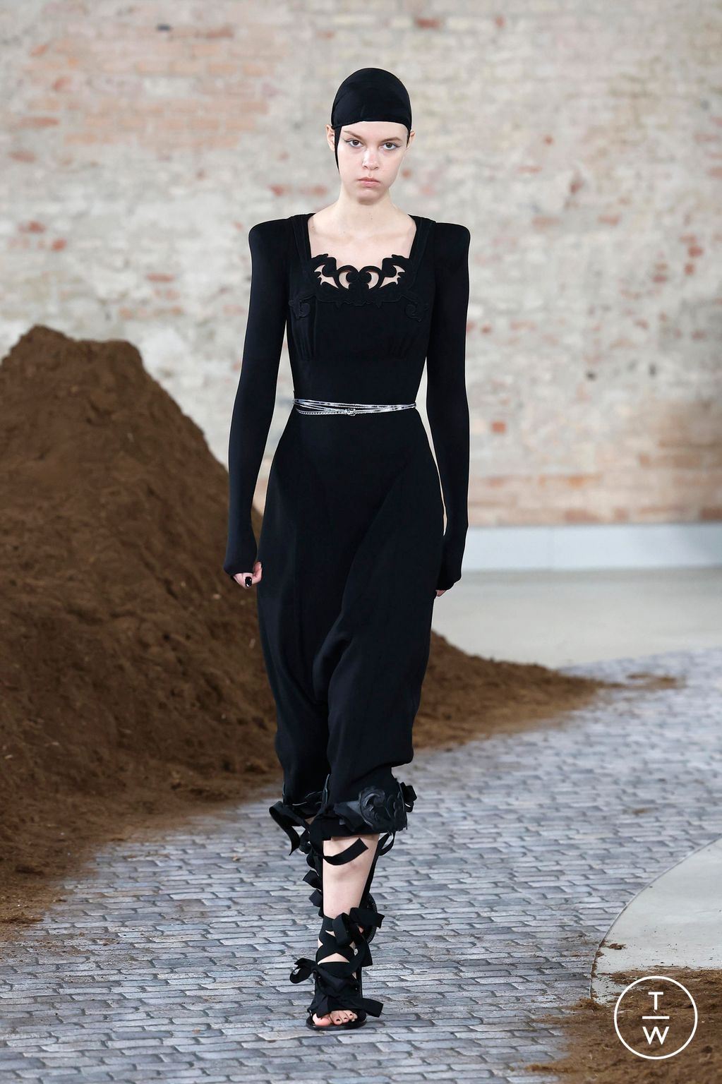 Fashion Week Milan Fall/Winter 2026 look 41 from the Moschino collection womenswear