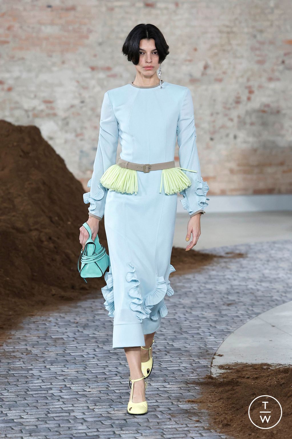 Fashion Week Milan Fall/Winter 2026 look 43 from the Moschino collection womenswear