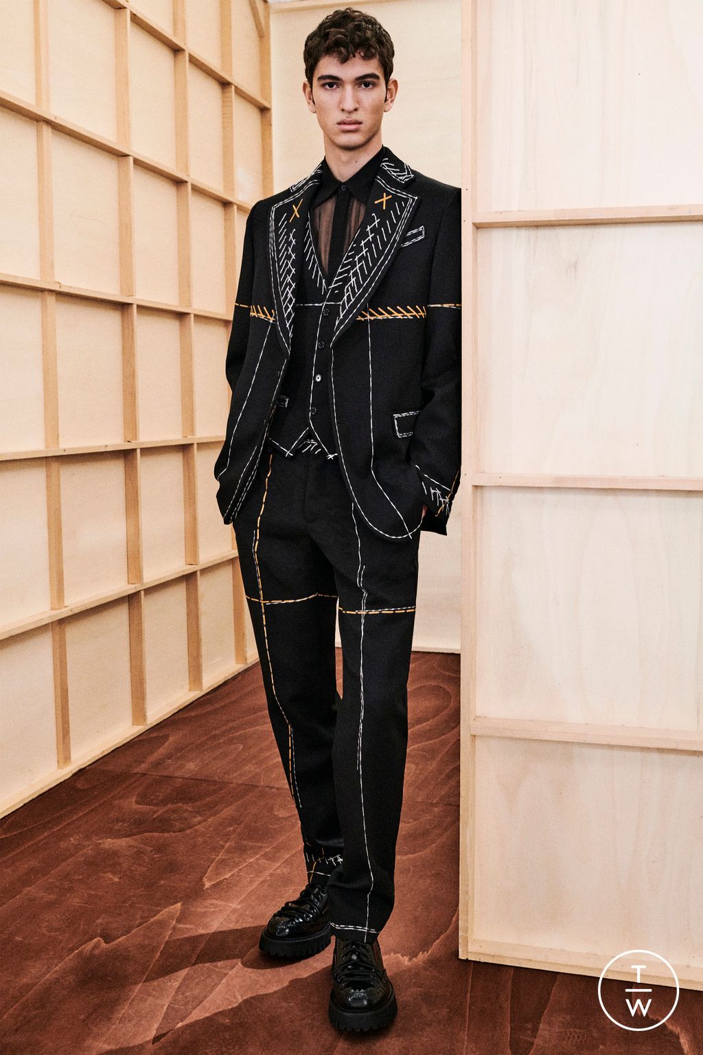 Fashion Week Milan Pre-Fall 2023 look 27 from the Moschino collection womenswear