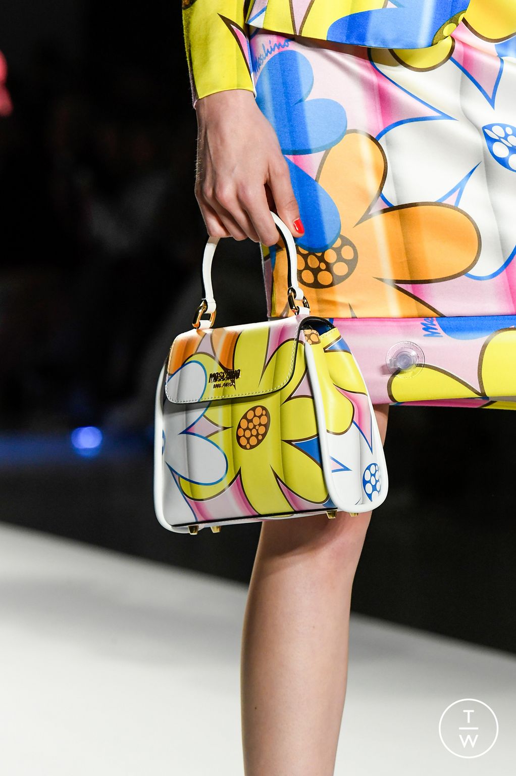 Fashion Week Milan Spring/Summer 2023 look 7 from the Moschino collection 女装配饰